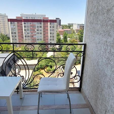 White Apartment With Panoramic View In The Center Bishkek Exteriör bild