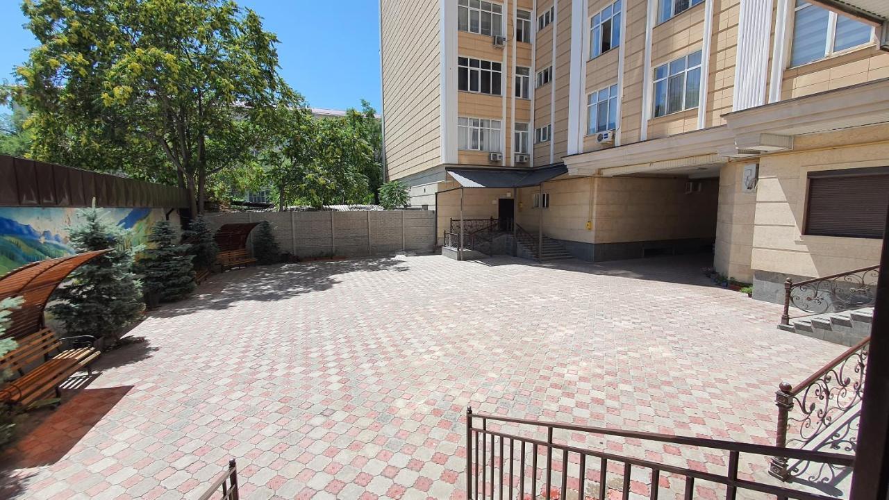 White Apartment With Panoramic View In The Center Bishkek Exteriör bild