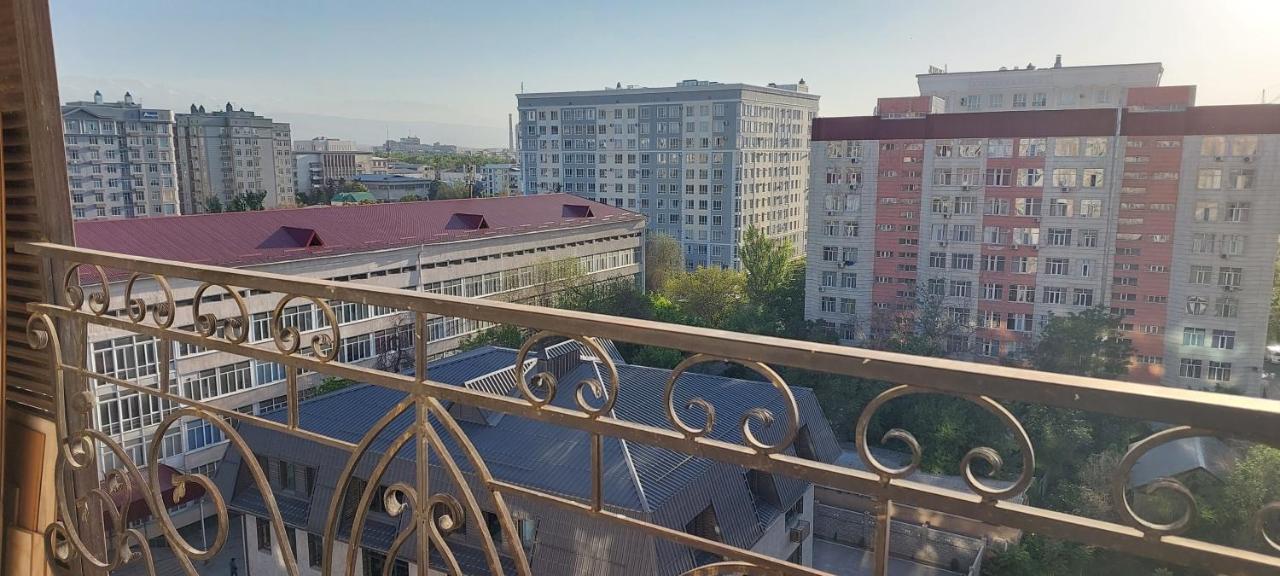 White Apartment With Panoramic View In The Center Bishkek Exteriör bild