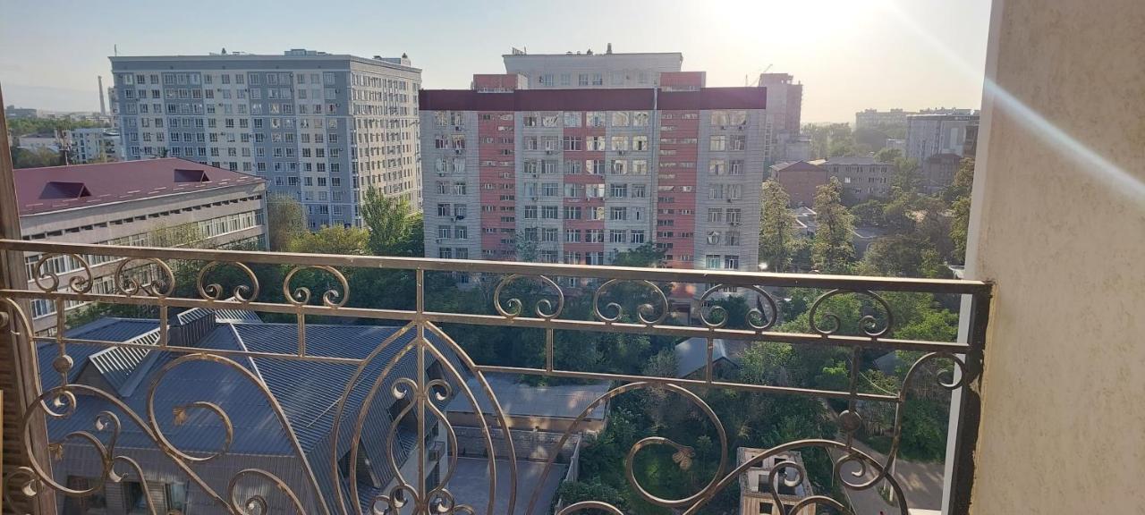 White Apartment With Panoramic View In The Center Bishkek Exteriör bild
