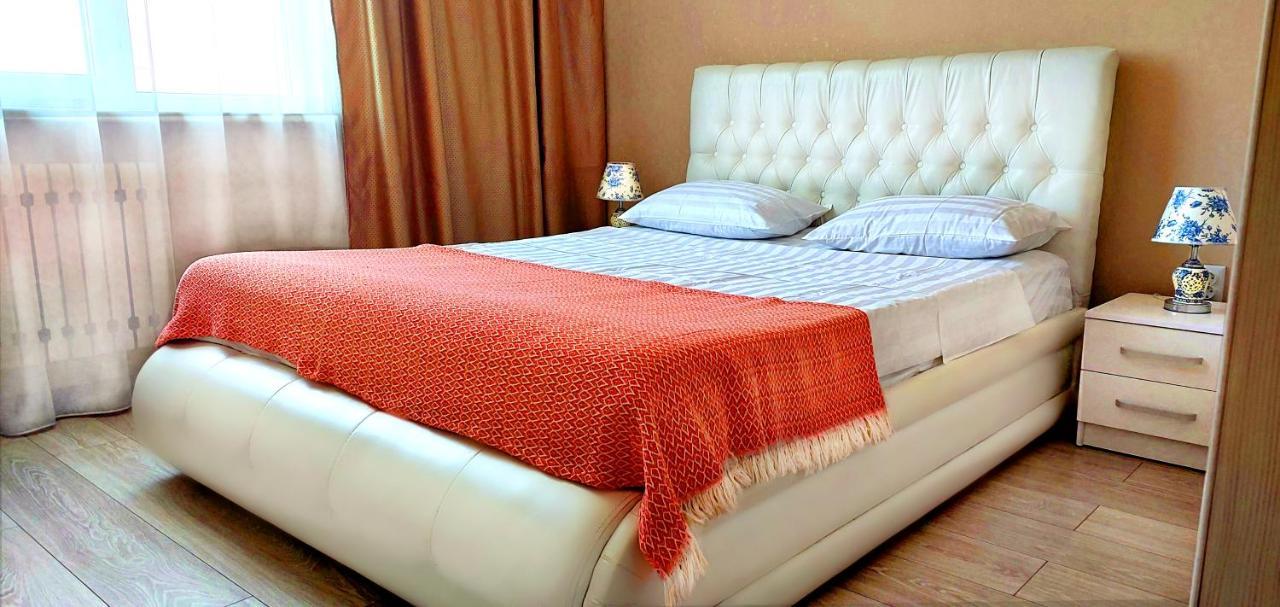 White Apartment With Panoramic View In The Center Bishkek Exteriör bild
