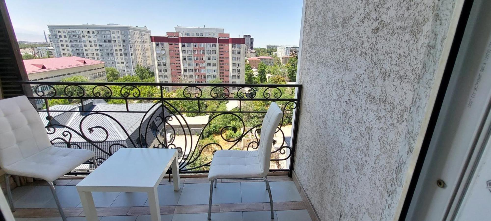 White Apartment With Panoramic View In The Center Bishkek Exteriör bild